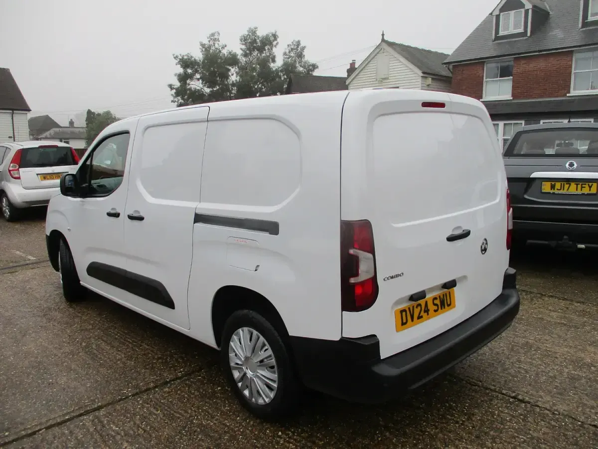 Used Vauxhall Combo 100 HP (73 kW) 2024 White MPV