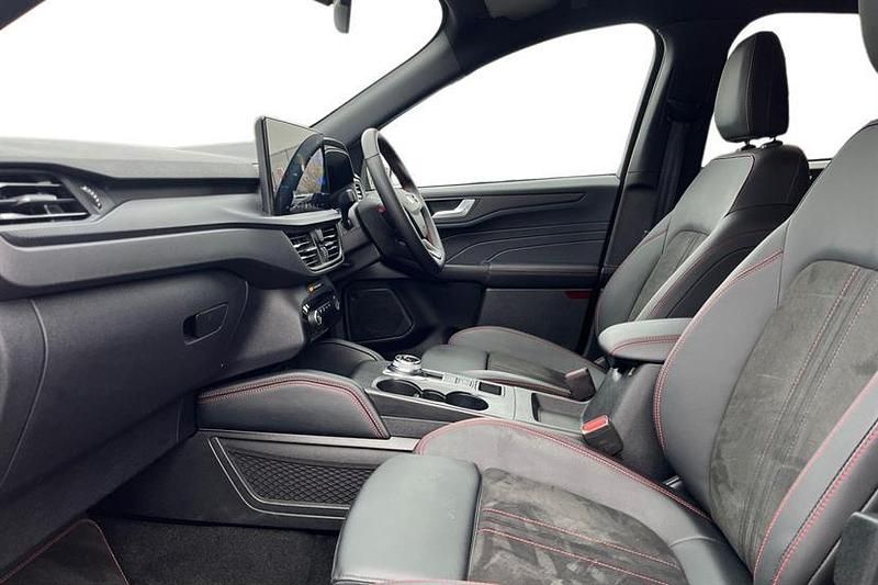 Used Ford Kuga ST-Line 243 HP (178 kW) 2025 Bursting green SUV