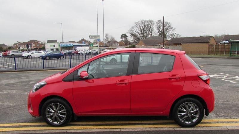 Used Toyota Yaris 2017 Red Hatchback
