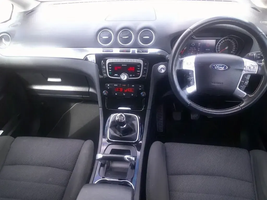 Usado Ford S-MAX Titanium 163 CV (119 kW) 2013 Plateado Monovolumen