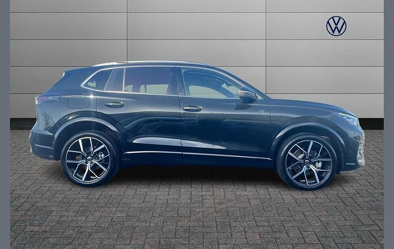 Used VW Tiguan R-line 268 HP (197 kW) 2025 Black SUV