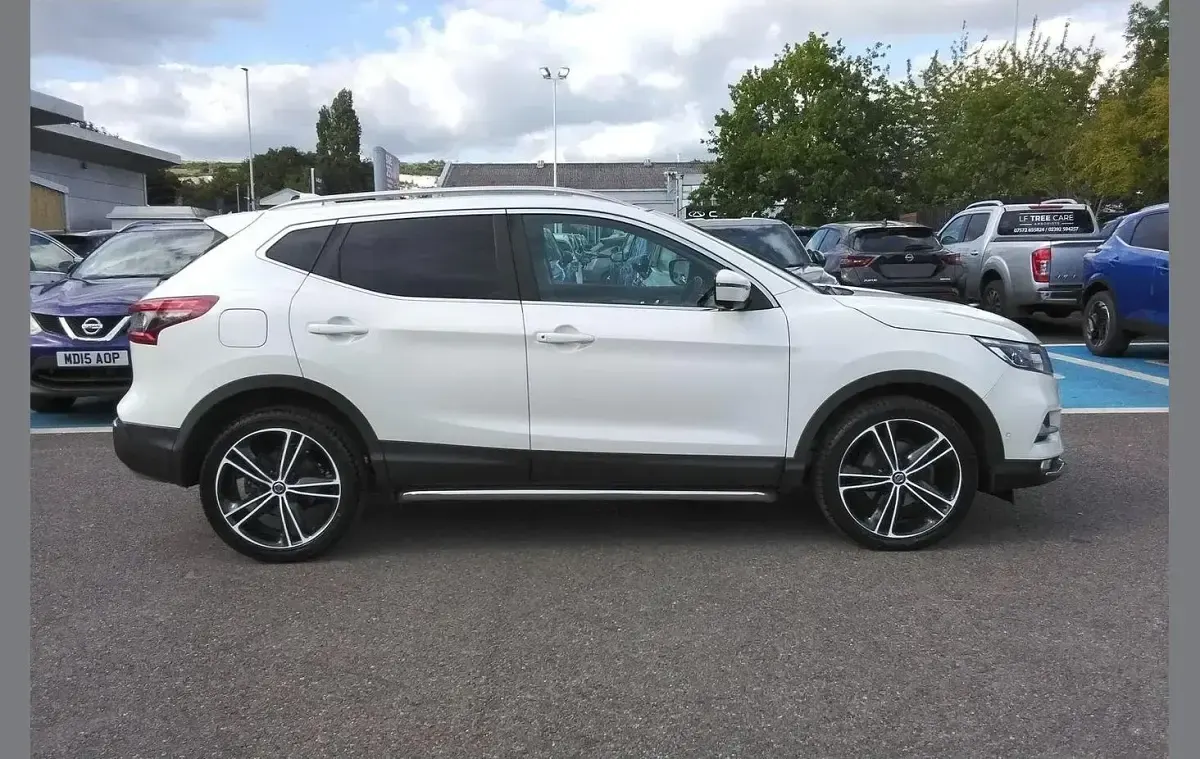 Used Nissan Qashqai Tekna 108 HP (79 kW) 2018 White SUV