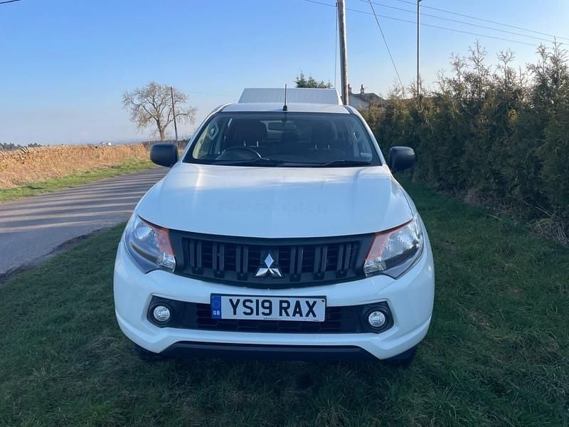 Used Mitsubishi L200 181 HP (133 kW) 2019 White Pickup