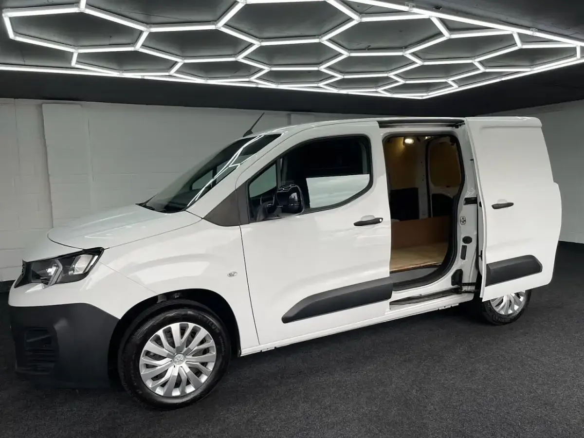 Used Peugeot Partner Premium 131 HP (96 kW) 2022 White MPV