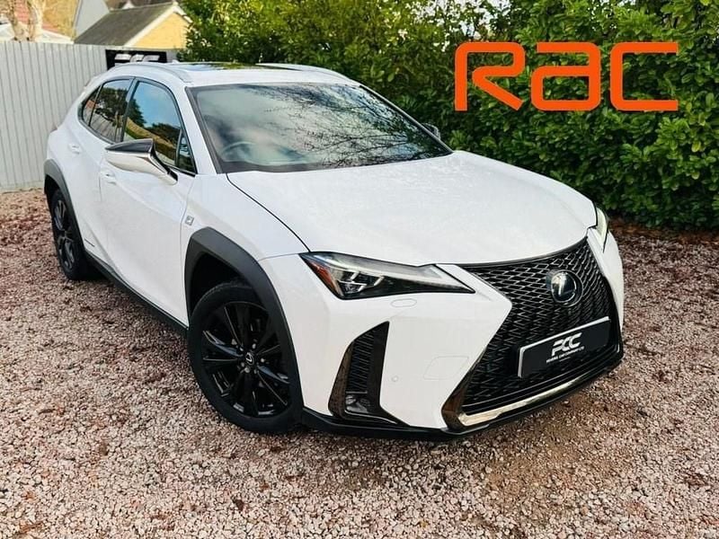 Used Lexus UX E-FOUR 184 HP (135 kW) 2019 White SUV