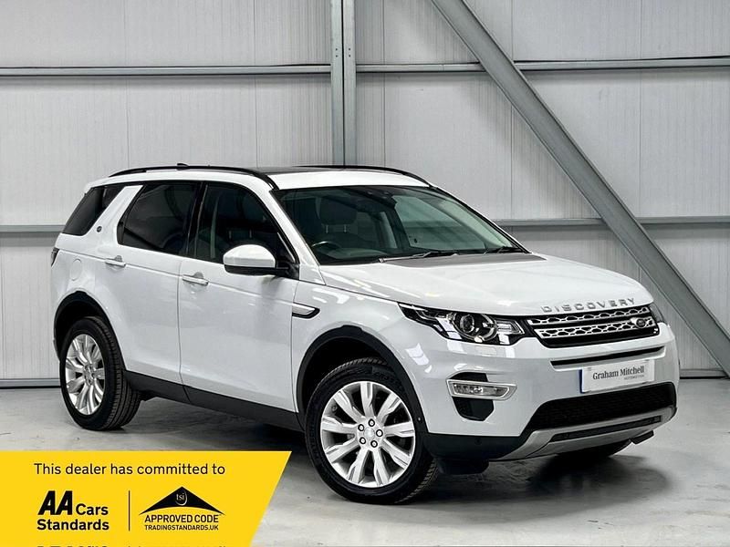White Used 2017 Land Rover Discovery Sport HSE Luxury SUV | £15,495 (Fair price) - Image 1/4