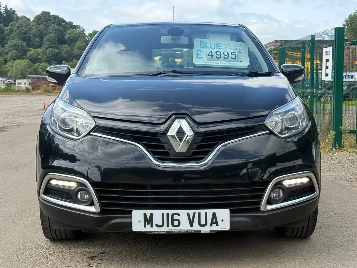 Used Renault Captur Dynamique 90 HP (66 kW) 2016 Black SUV