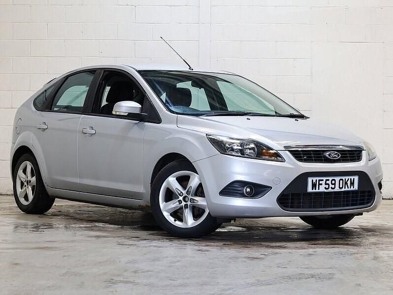 Silver Used 2009 Ford Focus Zetec Hatchback | £2,695 (A bit pricey) - Image 1/4