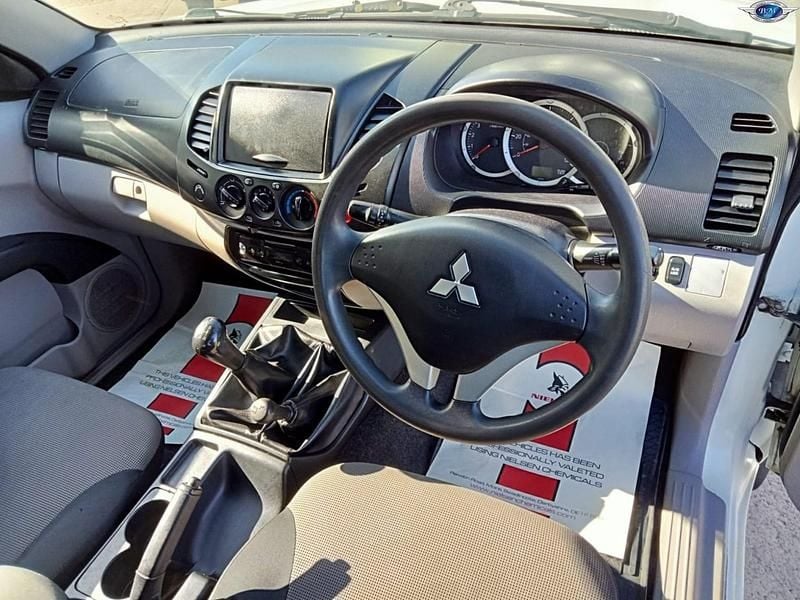 Used Mitsubishi L200 2014 White Pickup