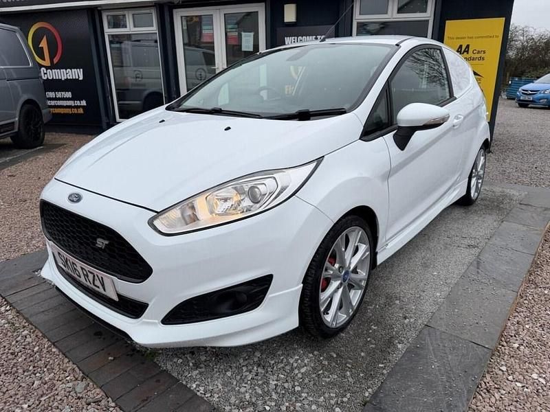 Used Ford Fiesta Sport 94 HP (69 kW) 2016 White Van