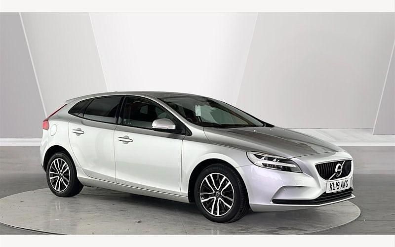 Used Volvo V40 Momentum 122 HP (89 kW) 2019 Hatchback