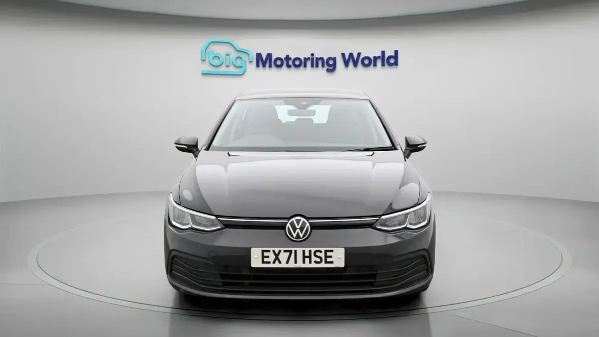 Begagnad VW Golf VII Life 150 HK (110 kW) 2021 Grå Halvkombi