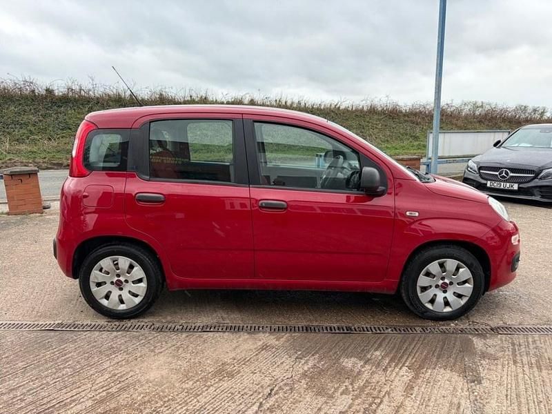 Usado Fiat Panda Pop 69 HP (50 kW) 2013 Vermelho Citadino