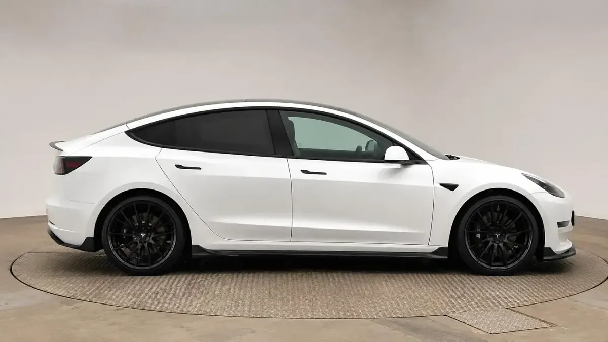 Used Tesla Model 3 Long Range AWD 77 kW (106 HP) 2022 White Sedan