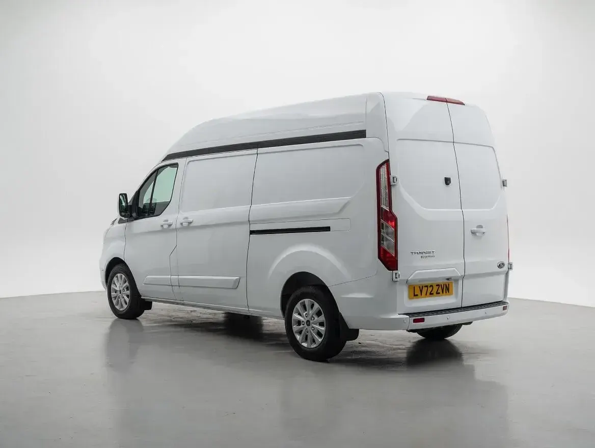 Used Ford Transit Custom Limited 130 HP (95 kW) 2022 White Van