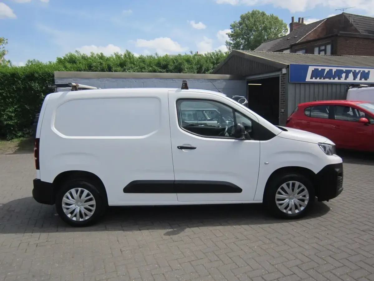 Used Peugeot Partner 131 HP (96 kW) 2021 White MPV
