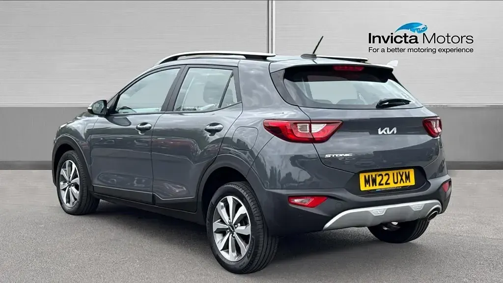 Usado Kia Stonic 99 CV (72 kW) 2022 Gris SUV