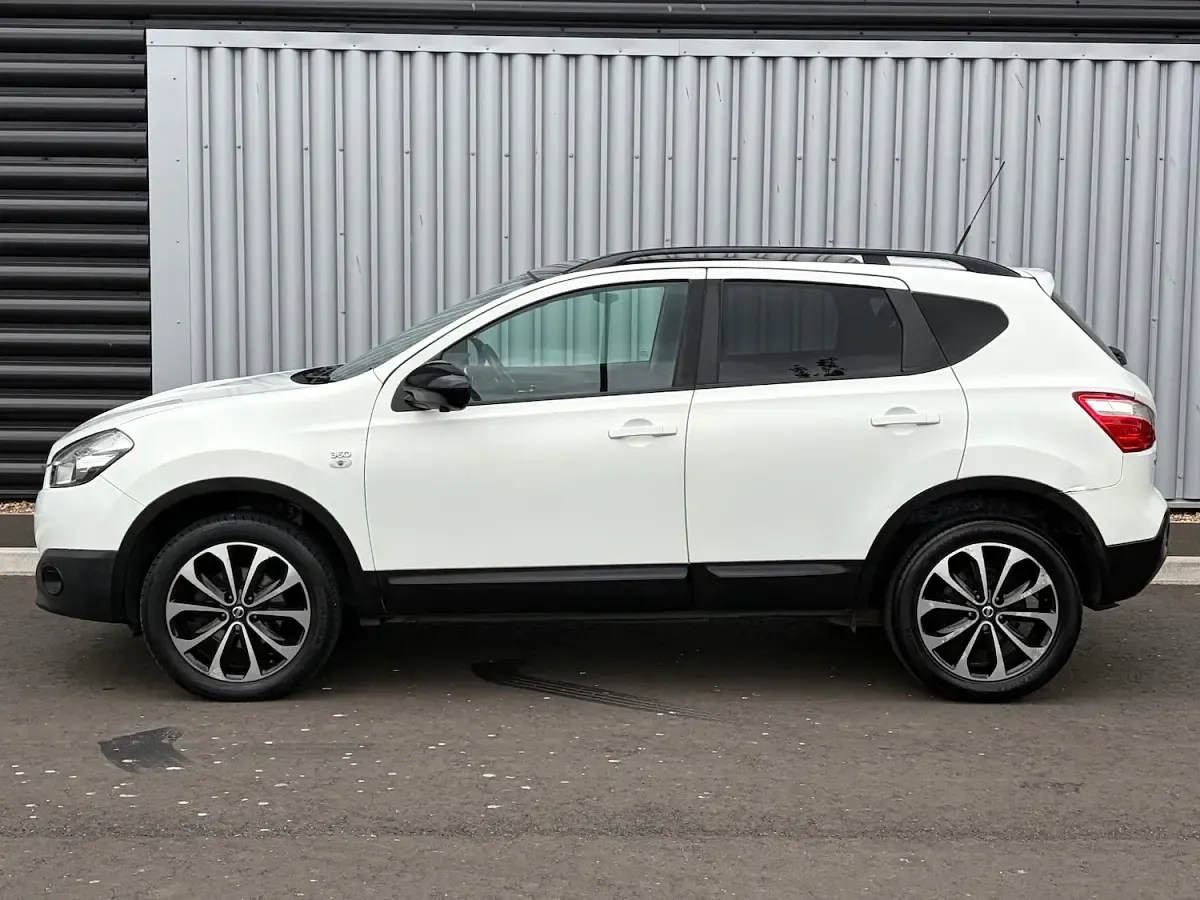 Used Nissan Qashqai 360º 110 HP (80 kW) 2013 White SUV