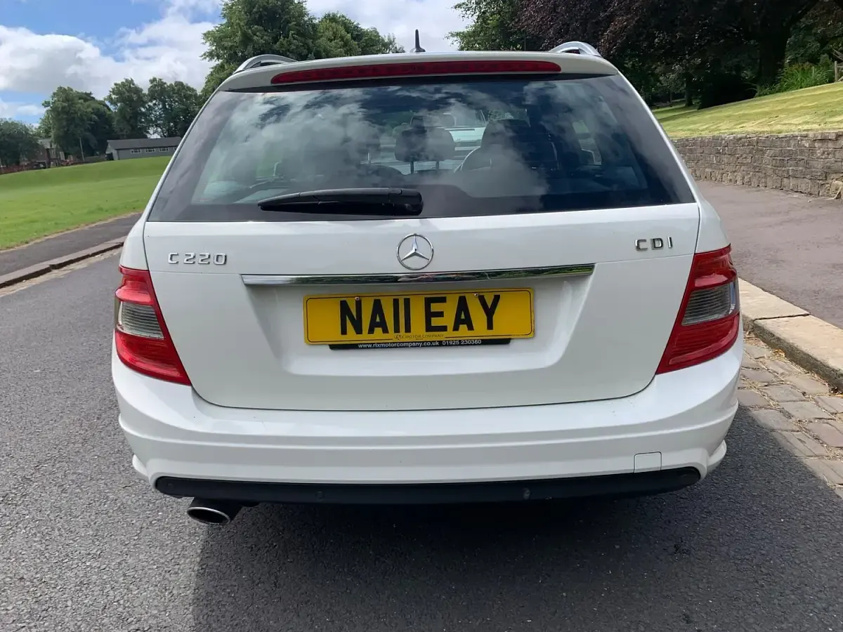 Used Mercedes C220 2011 White Estate