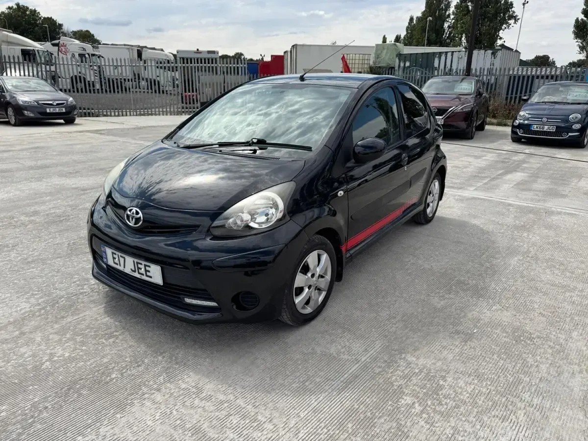 Used Toyota Aygo Style 68 HP (50 kW) 2013 Black Hatchback