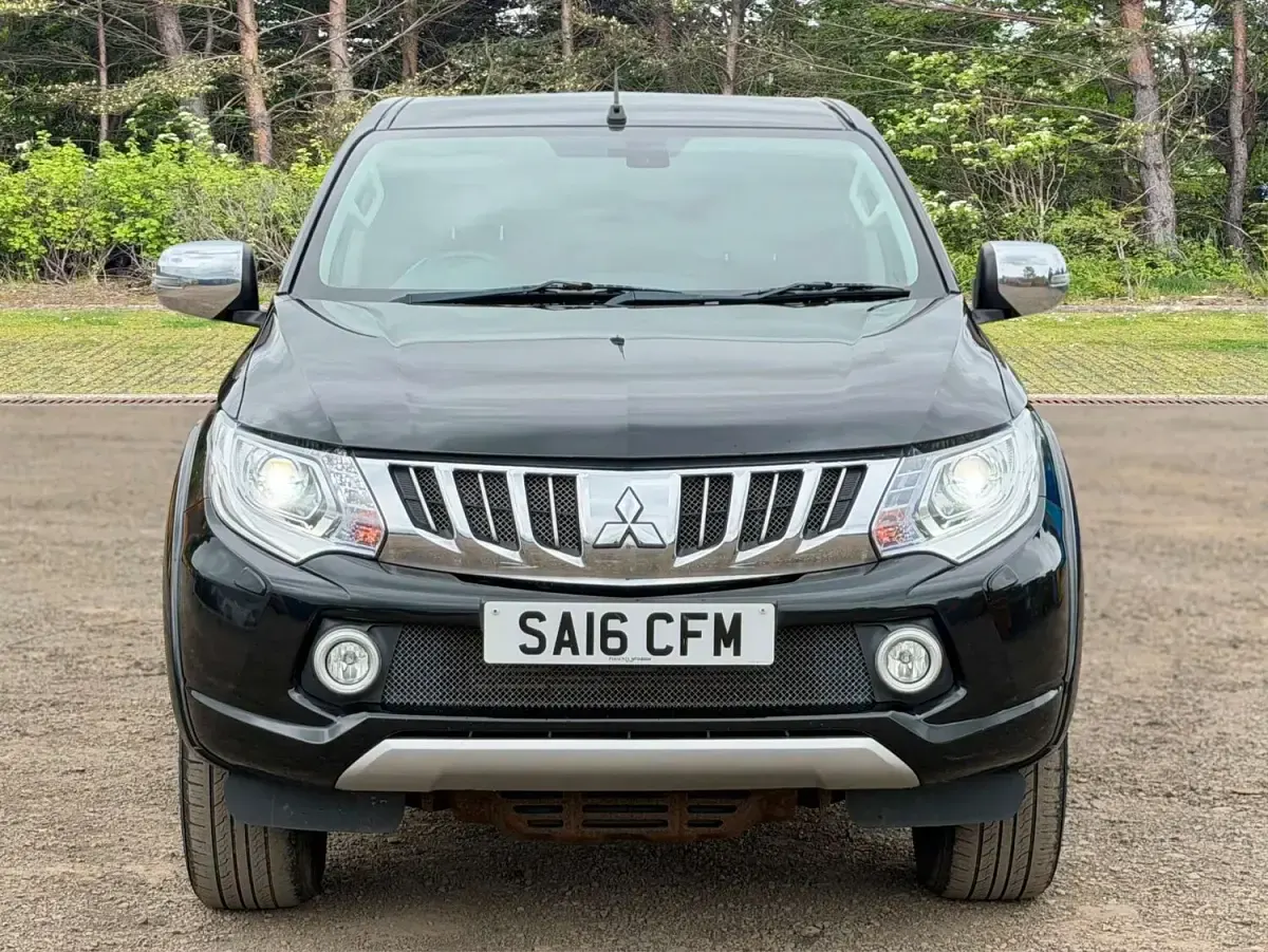 Used Mitsubishi L200 181 HP (133 kW) 2016 Black Pickup