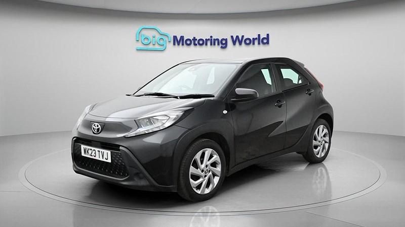 Used Toyota Aygo X PURE 72 HP (52 kW) 2023 Black SUV