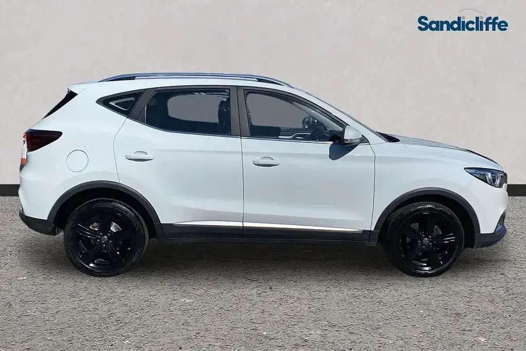 Käytetty MG ZS Exclusive 111 HP (81 kW) 2018 Valkoinen Katumaasturi