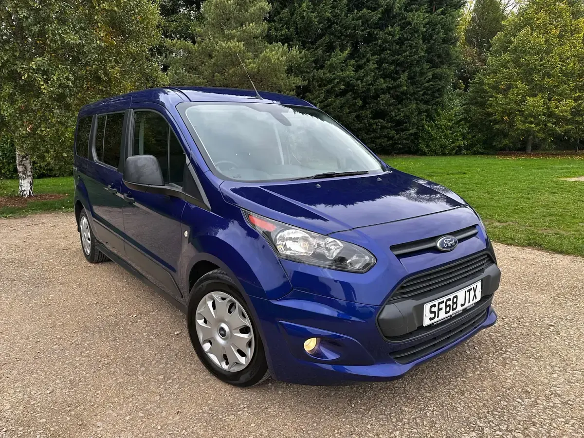Used Ford Grand Tourneo Connect Zetec 120 HP (88 kW) 2018 Blue MPV