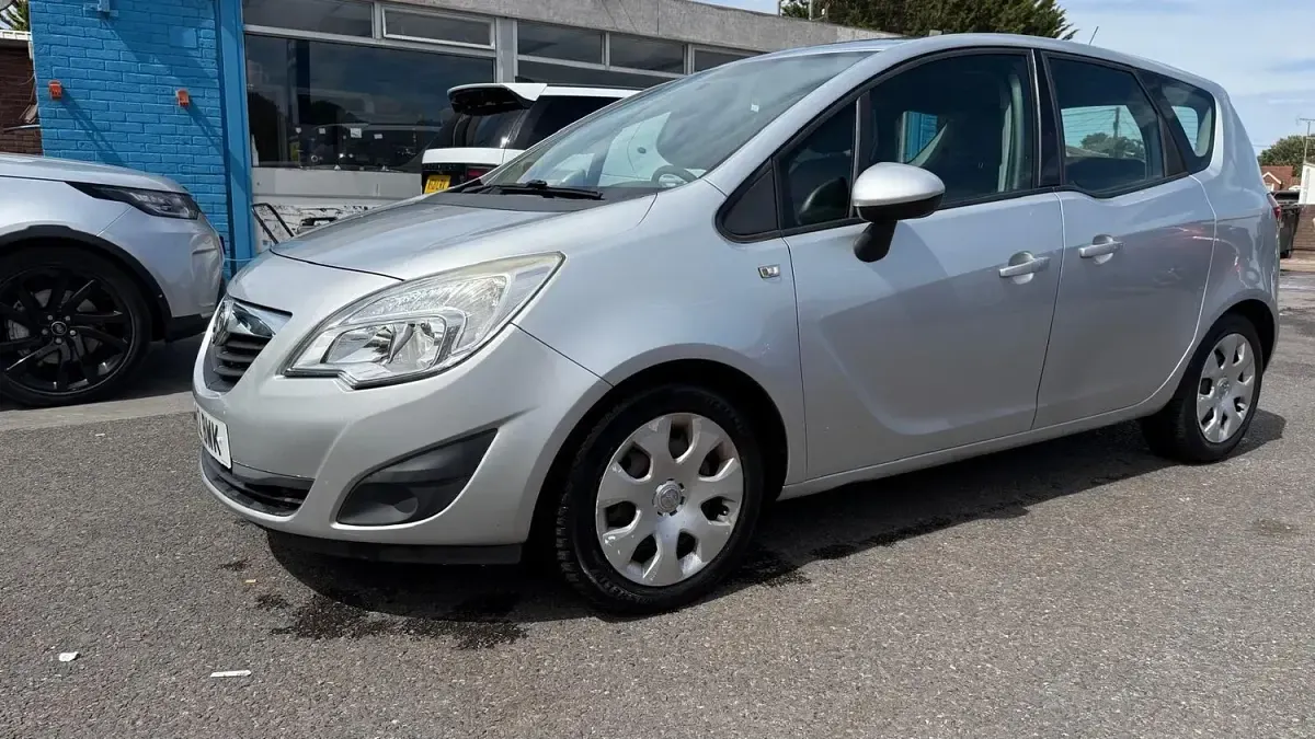 Used Vauxhall Meriva 98 HP (72 kW) 2012 Silver MPV
