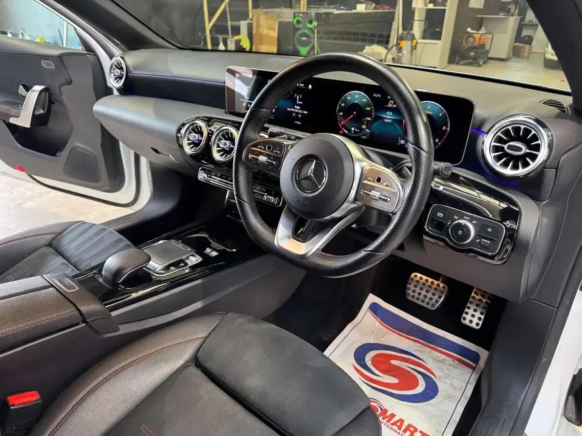 Used Mercedes A180 AMG Line Premium 116 HP (85 kW) 2019 White Hatchback