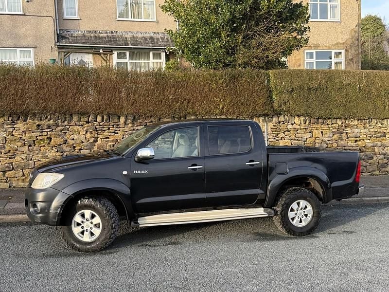 Used Toyota HiLux 2010 Black Pickup