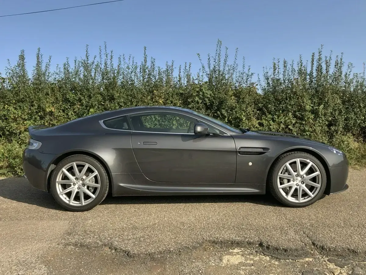 Used Aston Martin Vantage 420 HP (308 kW) 2013 Silver Coupe