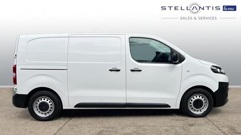 White Used 2022 Citroën Dispatch MPV | £12,500 (Fair price) - Image 1/4