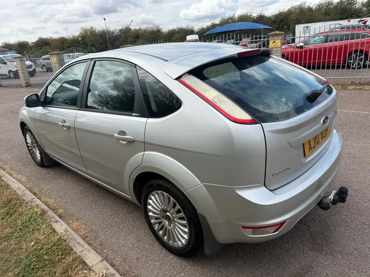 Used Ford Focus Titanium 134 HP (98 kW) 2010 Silver Hatchback