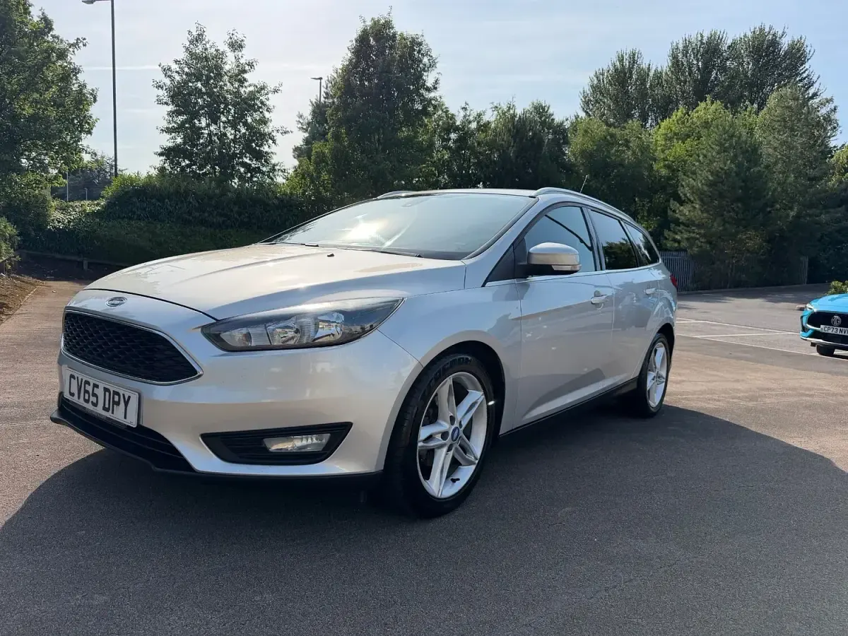 Used Ford Focus Zetec 120 HP (88 kW) 2015 Silver Estate