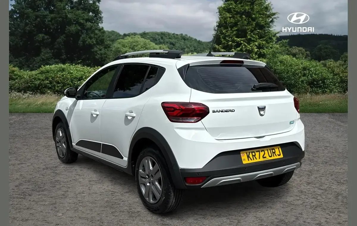Used Dacia Sandero Comfort 99 HP (72 kW) 2022 White Hatchback
