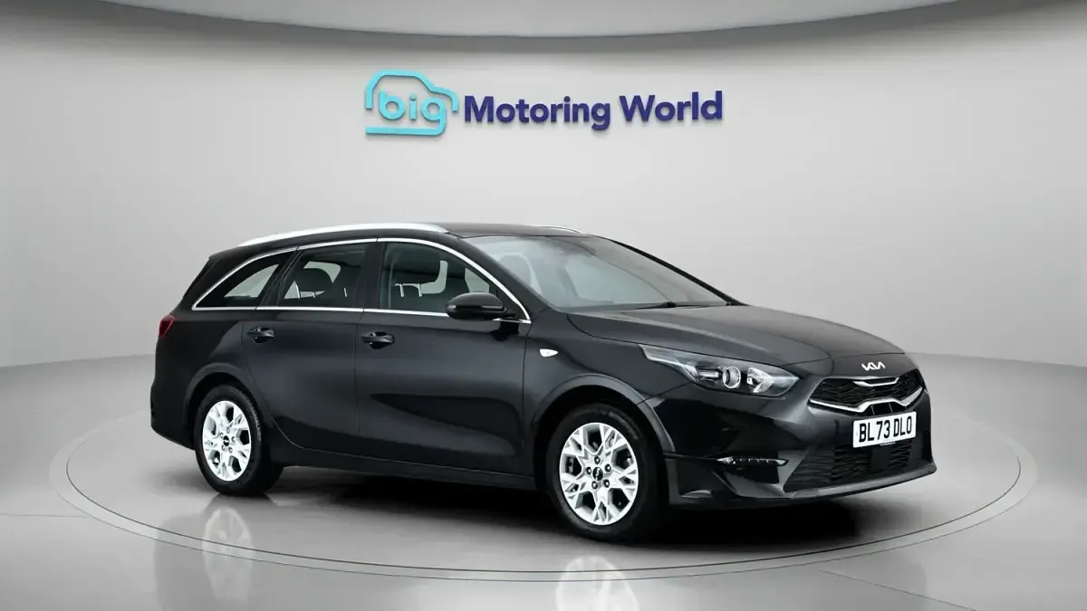 Käytetty Kia Ceed 160 HP (117 kW) 2023 Viistoperä