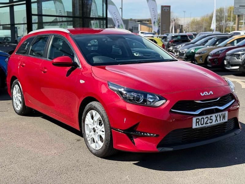 Used Kia Ceed 138 HP (101 kW) 2025 Red Hatchback
