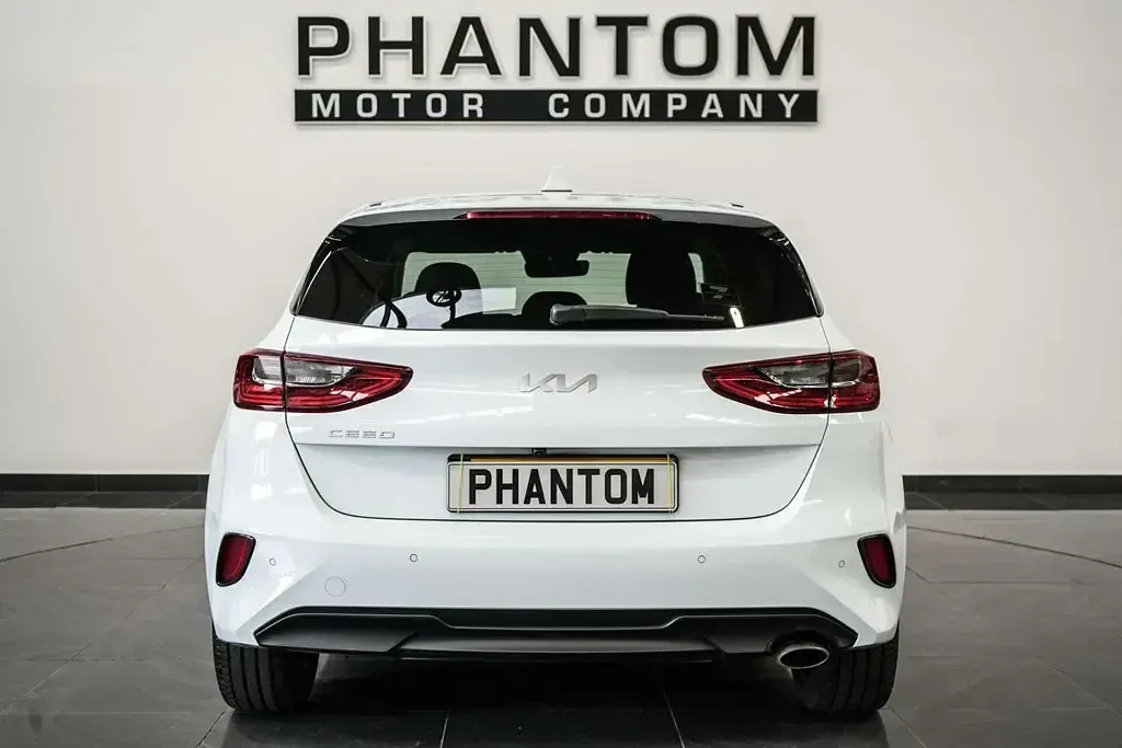 Usado Kia Ceed 158 HP (116 kW) 2022 Branco Citadino