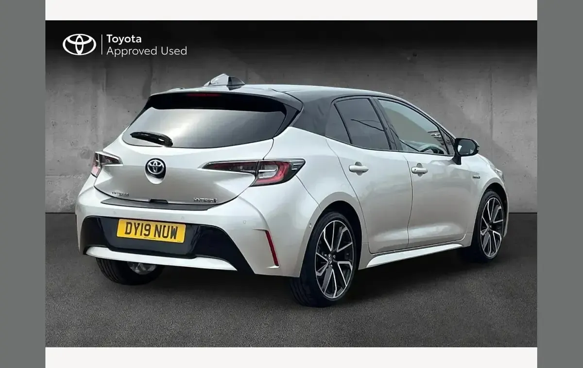 Used Toyota Corolla 120 HP (88 kW) 2019 Silver Hatchback