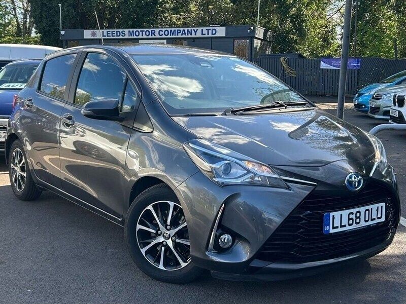 Grey Used 2019 Toyota Yaris Hybrid Hatchback | £11,695 (Fair price) - Image 1/4