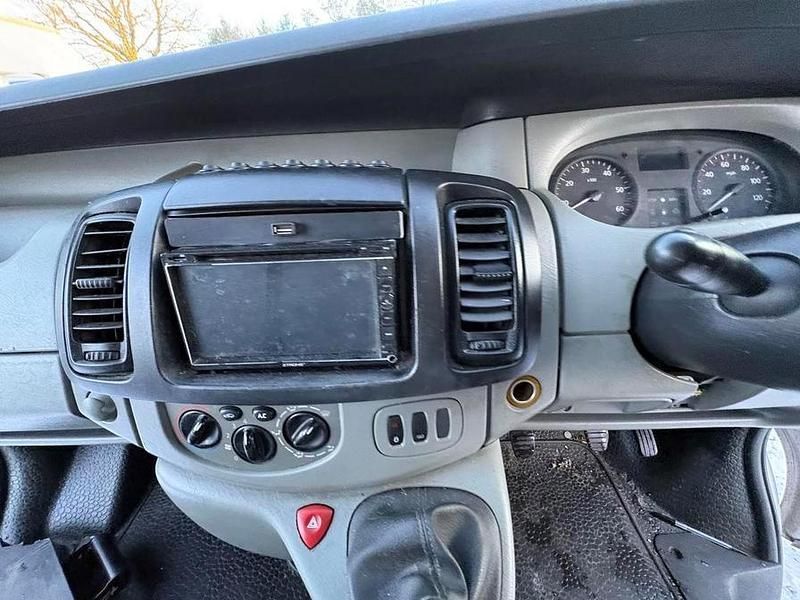 Used Renault Trafic 2006 Silver MPV