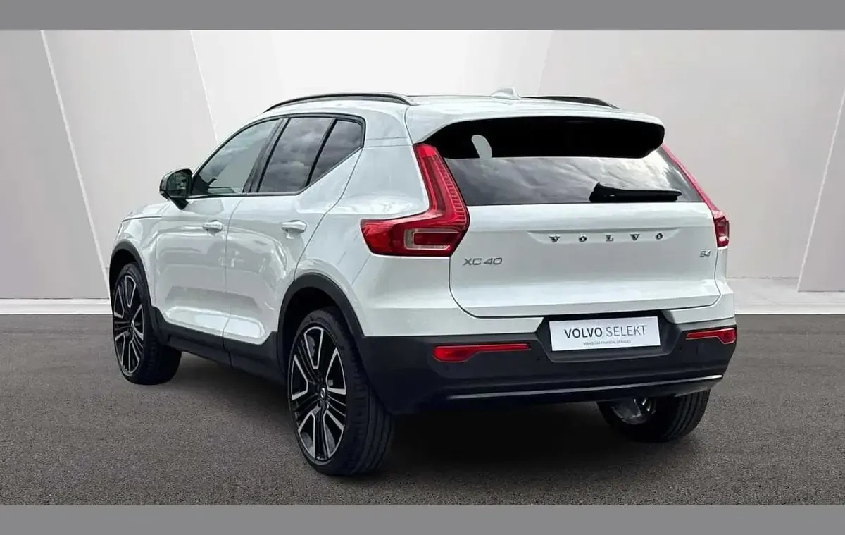 Used Volvo XC40 Ultra 194 HP (142 kW) 2025 White SUV