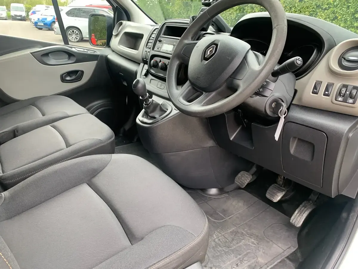 Used Renault Trafic Business 2019 White MPV