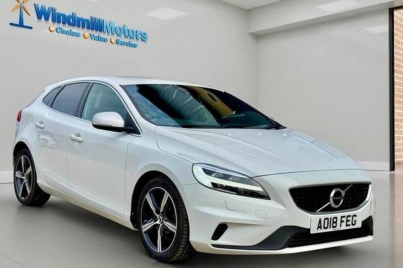 Used Volvo V40 R-Design 122 HP (89 kW) 2018 White Hatchback