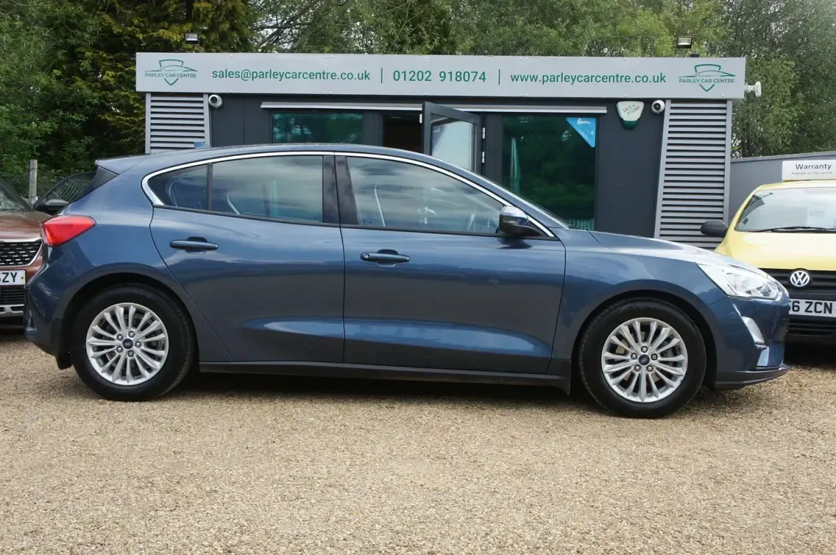 Używany Ford Focus Titanium 125 KM (91 kW) 2019 Niebieski Hatchback