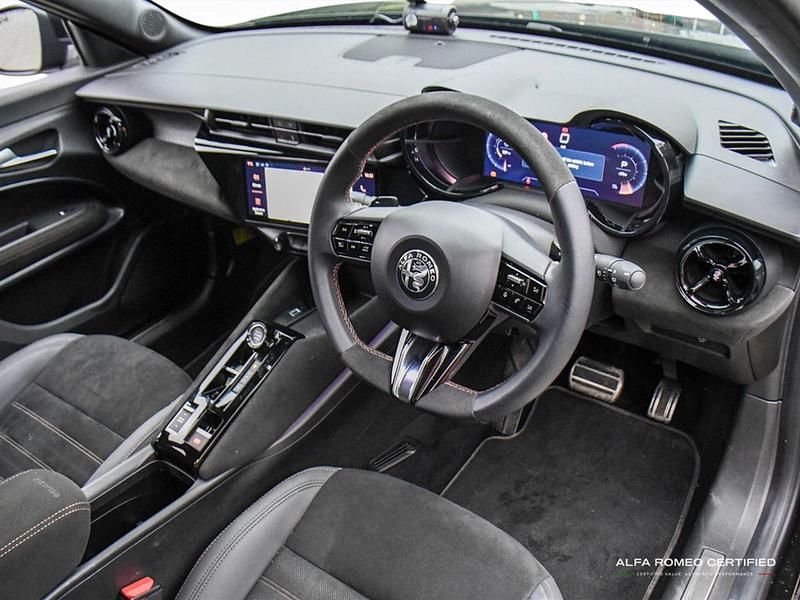 Used Alfa Romeo Junior 134 HP (98 kW) 2025 Black SUV