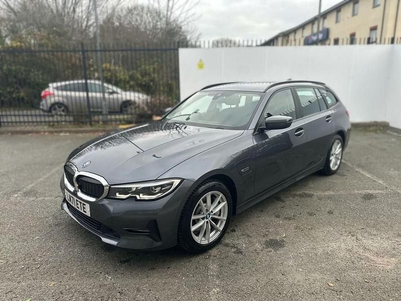 Begagnad BMW 330e Performance 2021 Grå Kombi