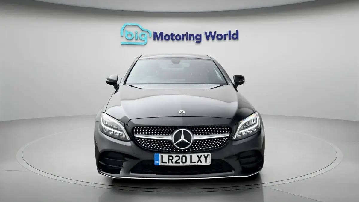 Usado Mercedes C200 AMG line 184 HP (135 kW) 2020 Preto Coupé