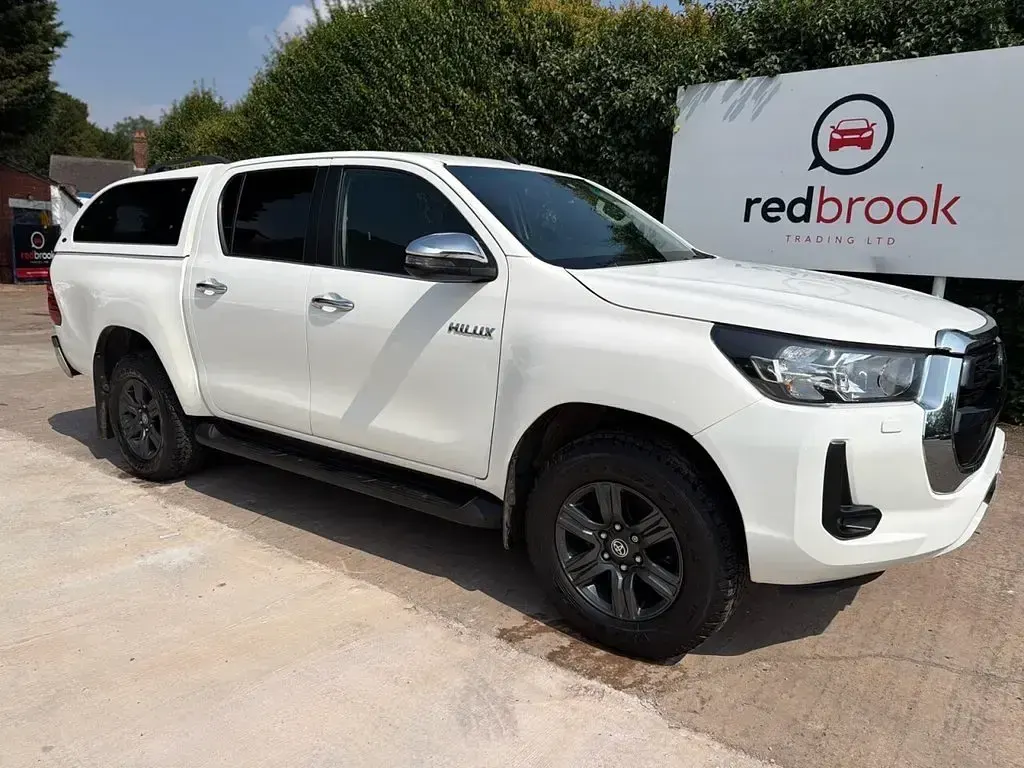 Used Toyota HiLux 150 HP (110 kW) 2021 White Pickup